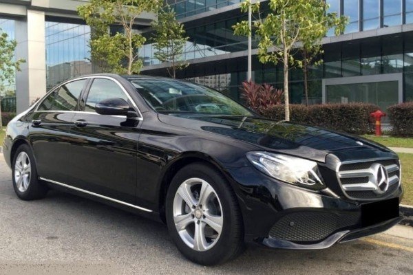 4 Seater E Class Mercedes Limousine